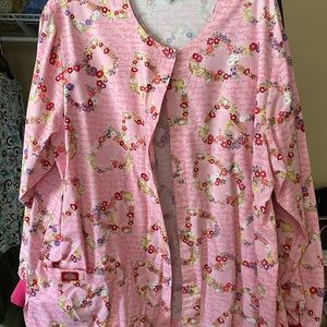 Dickes Floral hearts scrub jacket